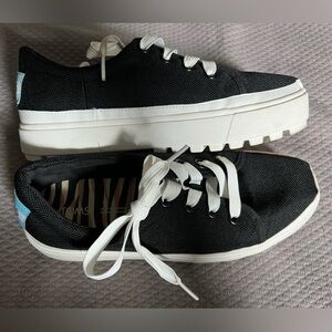 TOMS🖤🤍 Black and White, Lace-Up Sneakers, Black Upper, White Platform Sole